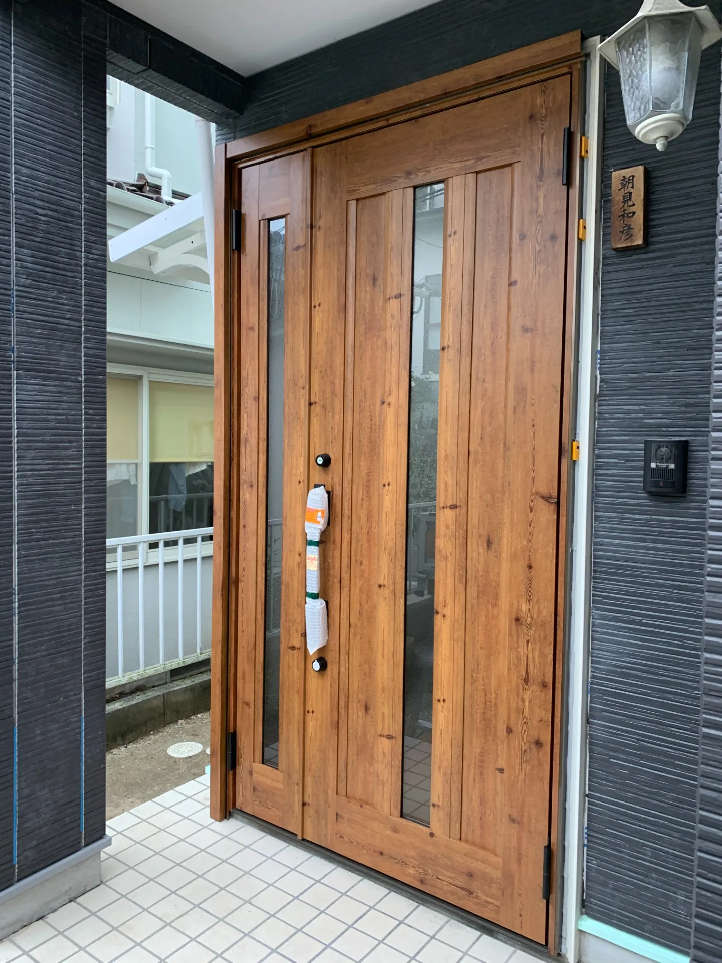 玄関ドアも交換しました。