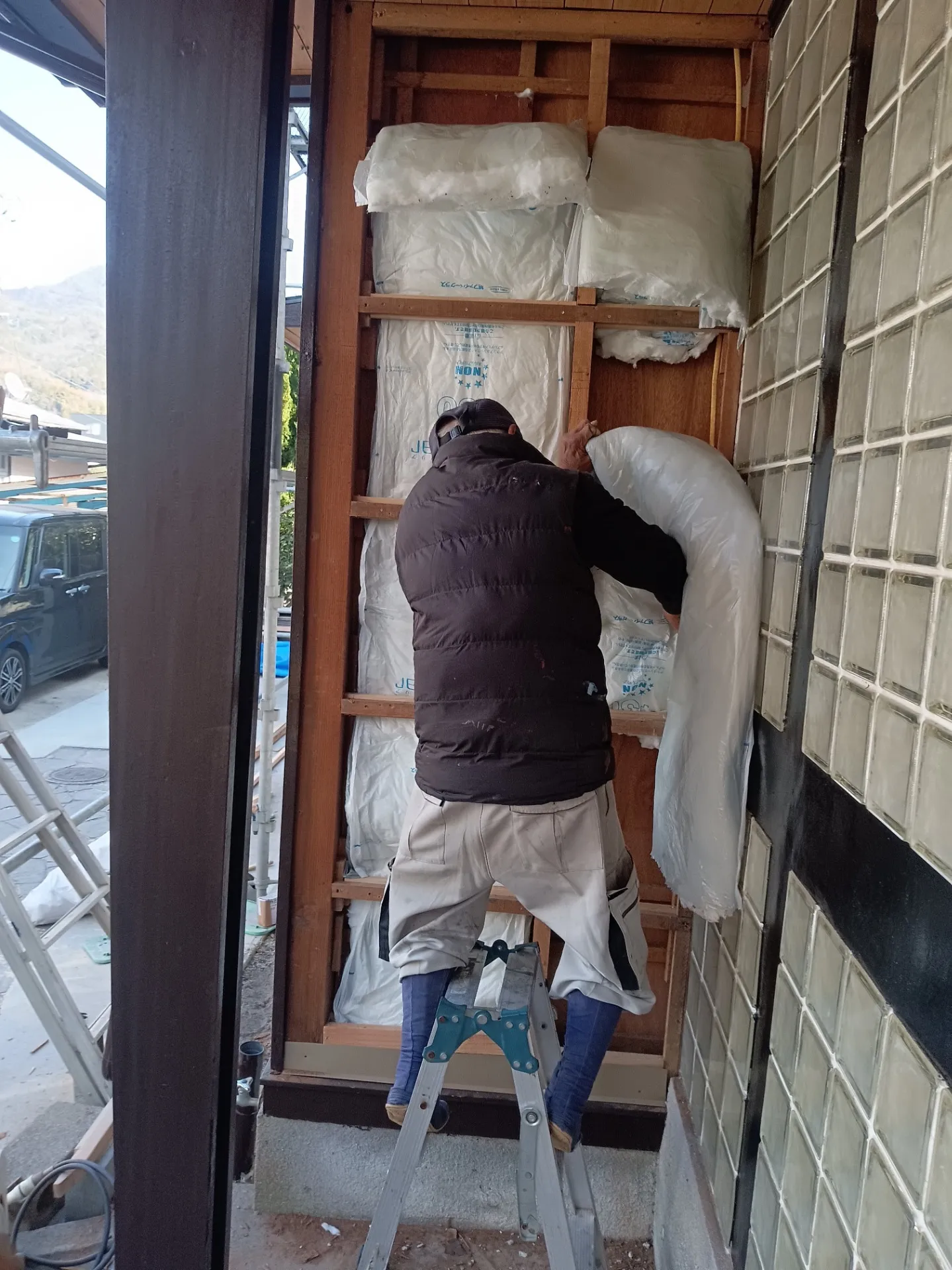 木目調のサイディングへ貼り替え