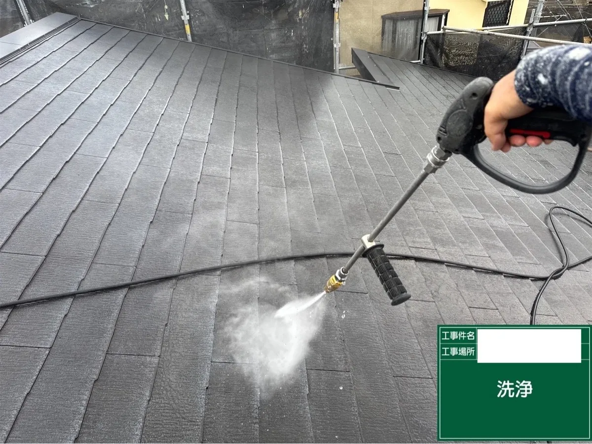 外壁の高圧洗浄の様子