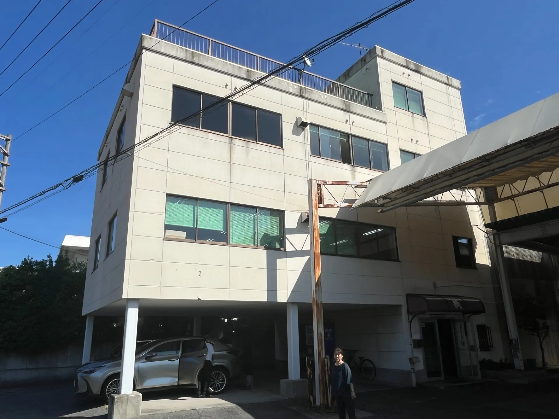 社屋の外観