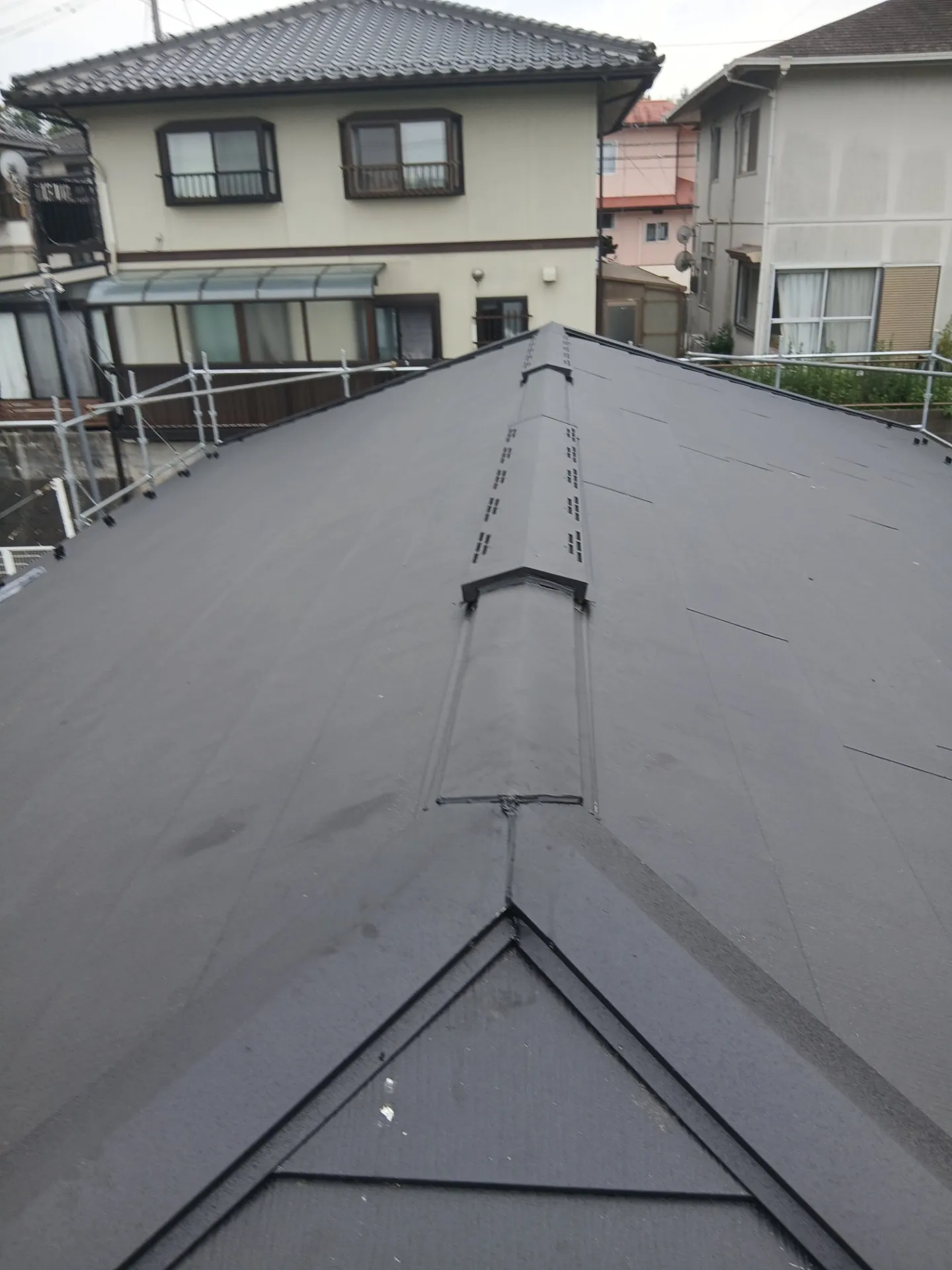 屋根施工中の様子