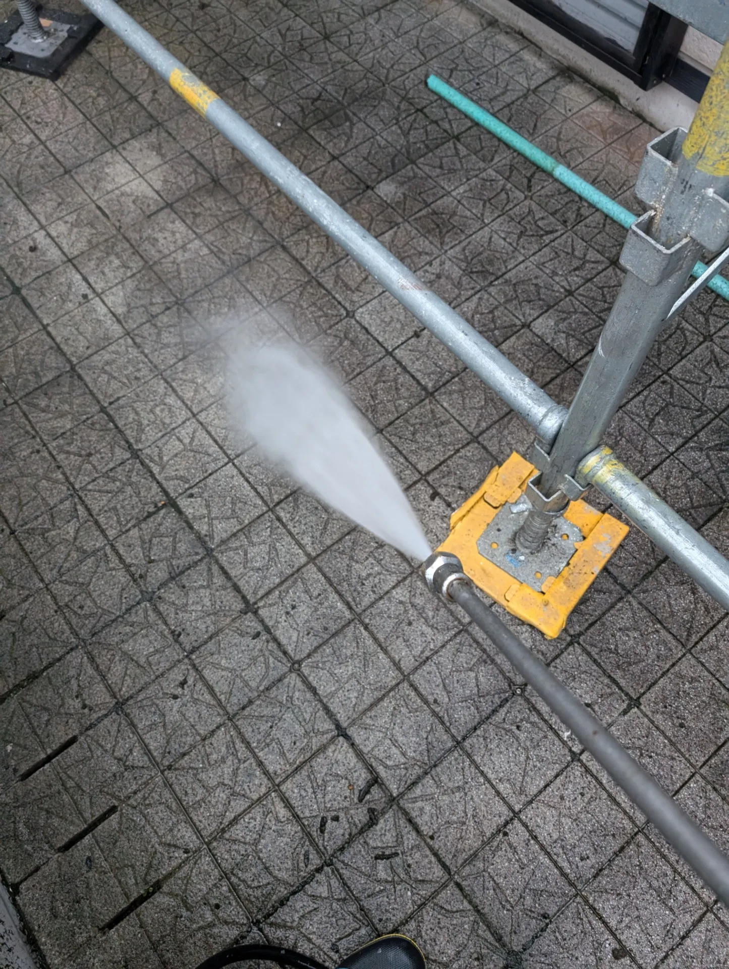 土間の高圧洗浄