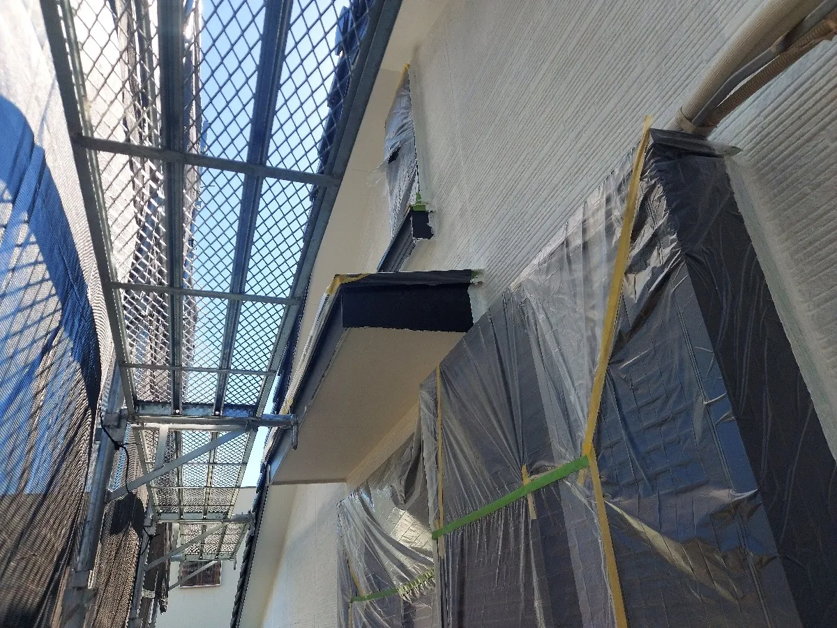 W様邸 軒天中塗り施工中